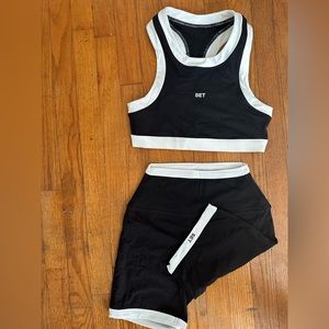 NWOT - Set Active contrast set